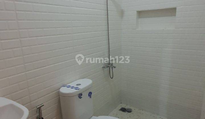 Newly renovated house for sale in Taman Palem, Cengkareng 2