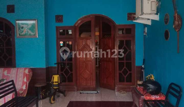 Bogor Area Tonjong House. Access to Bojonggede Station within the Complex.