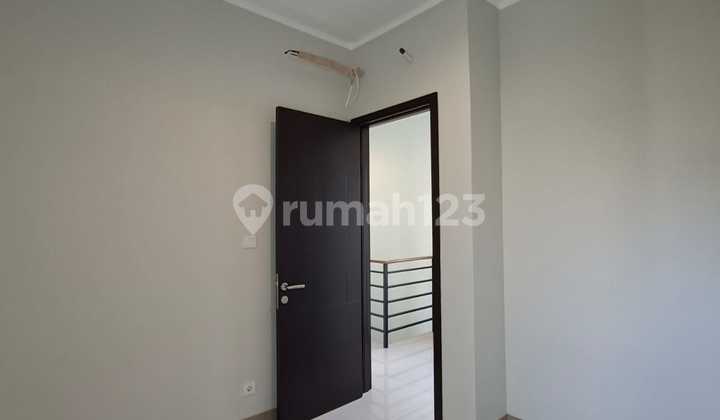 Dijual Rumah Baru Gress! Summarecon Crown Gading - Cluster Regia 6X11 Murah Siap Huni!! (018) 2