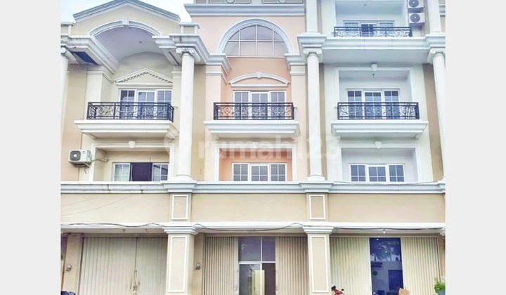 Rent 3-Story Premium Location Shop House in Harapan Indah Bekasi City Center 011