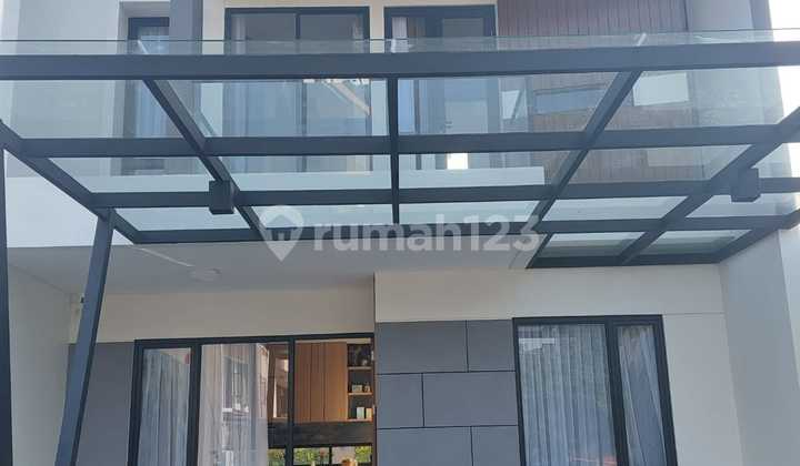 Prime Rent! 2-Story House with Modern Tropical Design featuring Sky Balcony & Attic Room in Grand Jura 88 - Metland Menteng, Cakung 015