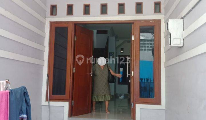 Dijual Rumah 3 Lt SHM di Jalan Sumber Pelita, Cempaka Putih 021 1