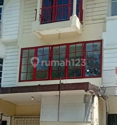 3-Storey Shop House in Darmo 3-Storey Shop House in Darmo