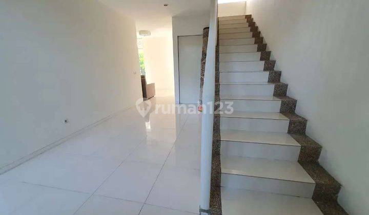 Dijual Rumah Citraland Queenstone Surabaya Barat 2