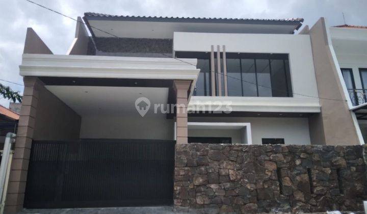 Private Pool! Dijual Rumah Baru Gress Kertajaya Indah  1