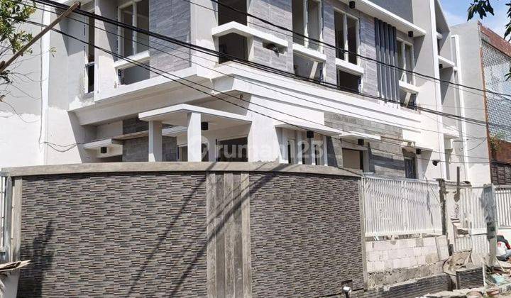 DiJual Rumah Tenggilis Scandinavian Baru Gress 2 Lantai  2