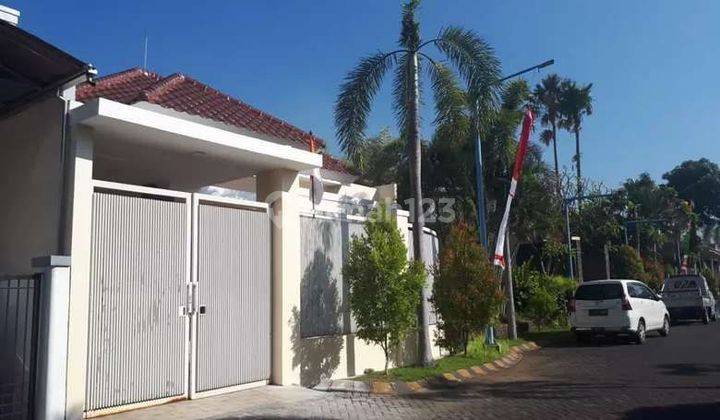 One Gate System! Rumah Lebar 11 Central Park Gunung Anyar Dekat UPN 2