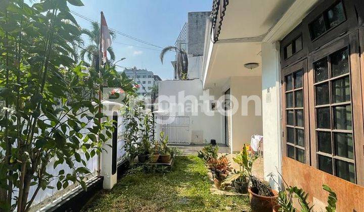 Rumah cantik siap huni posisi di ujung jalan Jln Kemang Jakarta Selatan 1