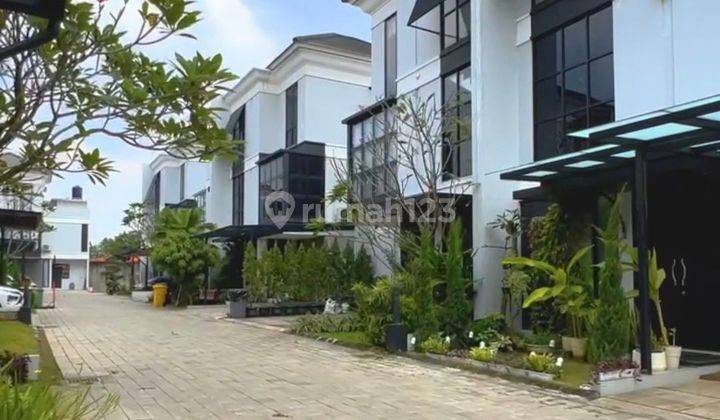 Rumah di Jl.Ampera Raya 3 Lantai SHM 1