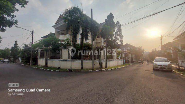 Rumah Besar Hook di Istana Regency Cicendo Bandung 2