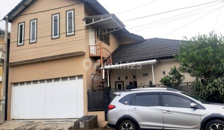 Rumah Luas Hook di Komplek Riung Bandung 1