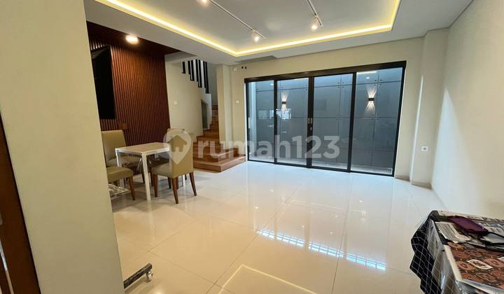Rumah Bagus Unfurnished SHM BKR, Bandung 2