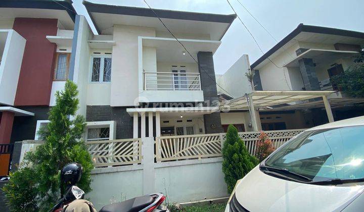  Rumah 2 Lantai Full Furnished di Komplek Daerah Margacinta 1