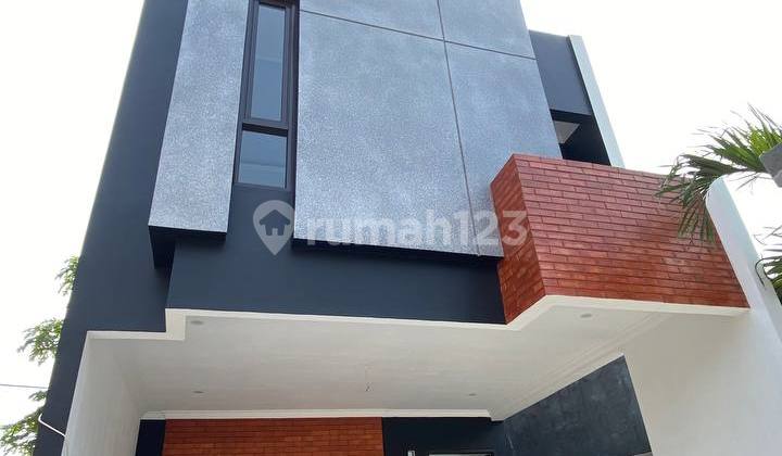 Rumah Cantik Baru 2 Lantai Shm,Di Antapani