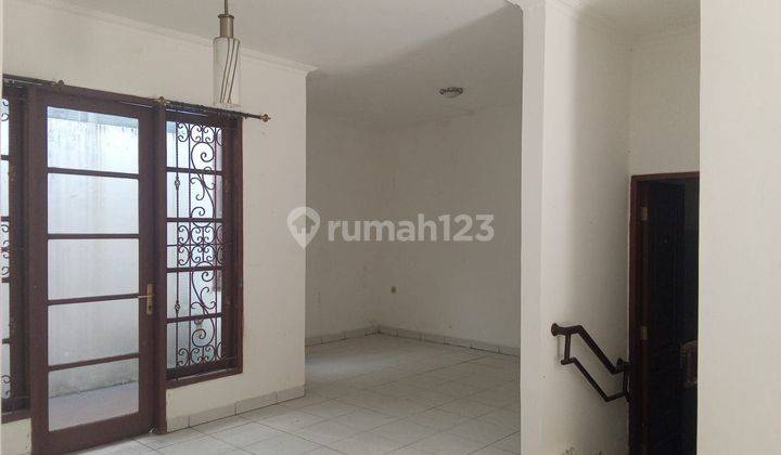 Rumah 2 Lt SHM Halaman Luas 15 Mnt ke Living World Kota Wisata Bisa Nego J15478 2