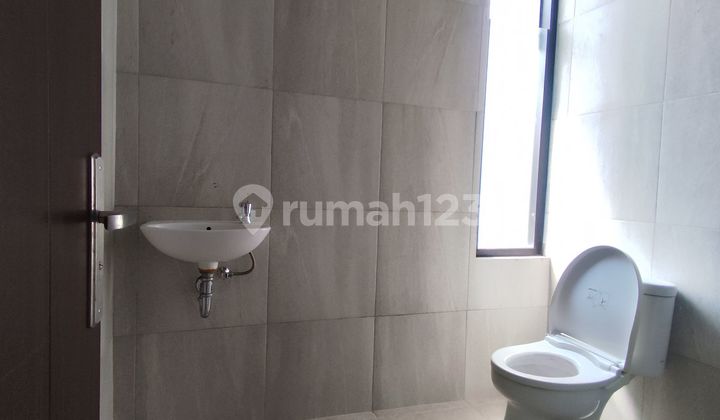 Rumah 2 Lt SHM 6 Menit ke Transpark Mall Bintaro Siap Huni J-36142 2