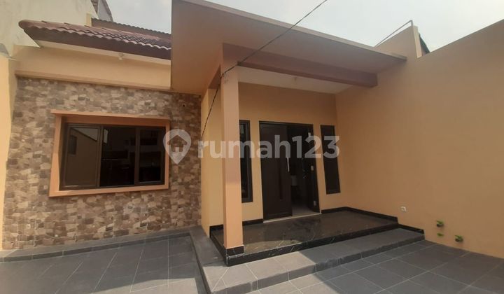 4 BR Well-Maintained House 15 Minutes to Jurang Mangu Station KPR Assisted J36356 4 BR Well-Maintained House 15 Minutes to Jurang Mangu Station KPR Assisted J36356