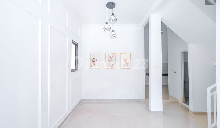 Beautiful House 15 Minutes to Cibinong Terminal 2 Floors East Facing J38780