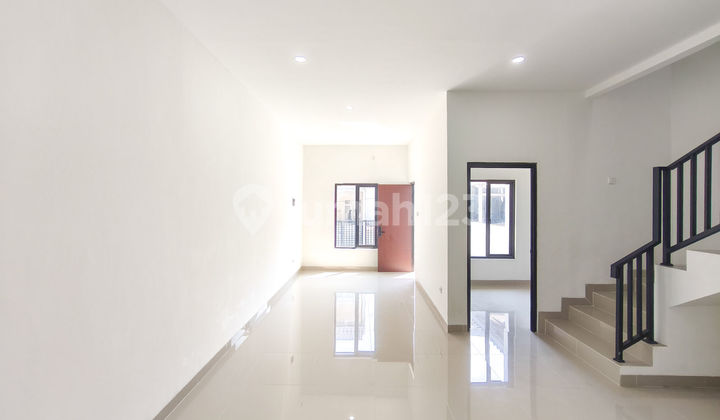 Rumah 2 Lt SHM 14 Menit ke Gerbang Tol Tangerang Dibantu KPR J-37091 2
