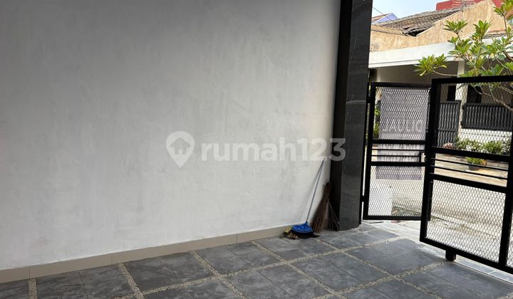 1-Story House Eligible for KPR Near Mall and Healthcare Facilities in Bekasi Flood-Free J36343 1-Story House Eligible for KPR Near Mall and Healthcare Facilities in Bekasi Flood-Free J36343