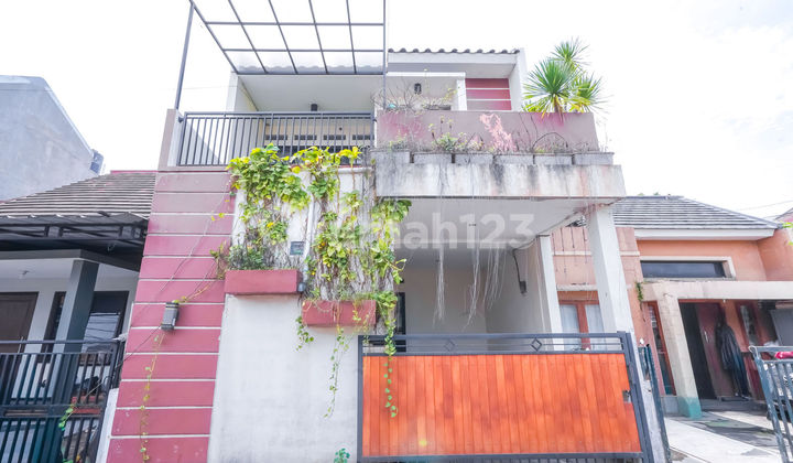 2-Storey Well-Maintained House 14 Minutes to Cibubur 2 Toll Gate South-Facing J38552 2-Storey Well-Maintained House 14 Minutes to Cibubur 2 Toll Gate South-Facing J38552