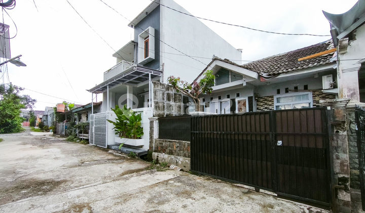 House 15 Minutes to Cibinong City Mall, SHM, Assisted with Mortgage J-37750 2