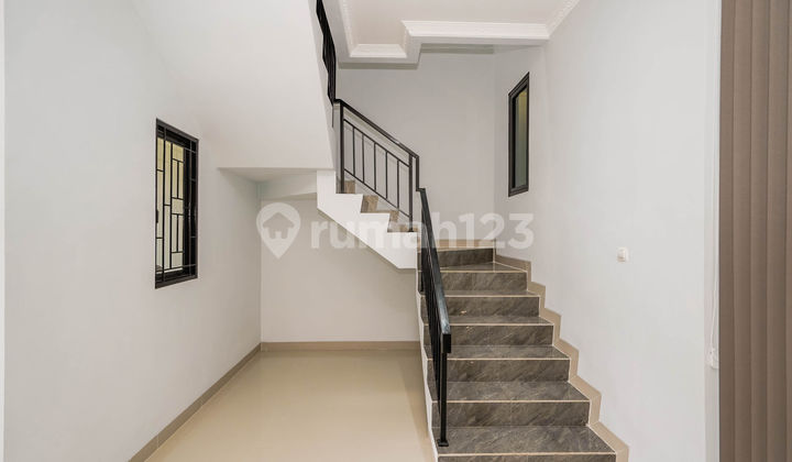 Rumah 4 Kamar 10 Menit ke RS Sari Asih Cipondoh Bebas Banjir J-25640 2