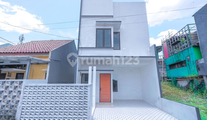 Beautiful House 15 Minutes to Cibinong Terminal 2 Floors East Facing J38780