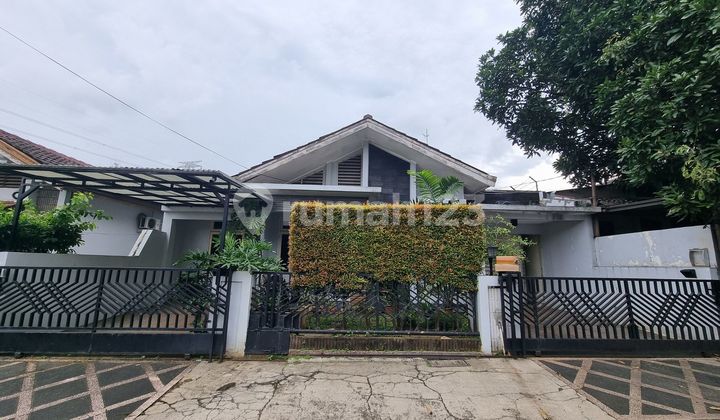 "Spacious House 10 Minutes to Brigif Toll Gate, South-Facing, Ready for KPR J-45220" "Spacious House 10 Minutes to Brigif Toll Gate, South-Facing, Ready for KPR J-45220"