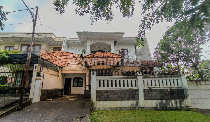 Rumah 5 Kamar Tidur SHM Dekat Gandaria City Mall Dibantu KPR J-46152