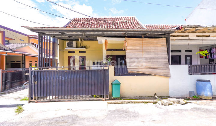 Ready-to-Live House 10 Minutes to The Park Sawangan with KPR J-31046 Assistance