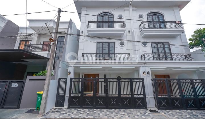 3-Story House with SHM 10 Minutes to Brigif Toll Gate Ready to Occupy J-33711 3-Story House with SHM 10 Minutes to Brigif Toll Gate Ready to Occupy J-33711