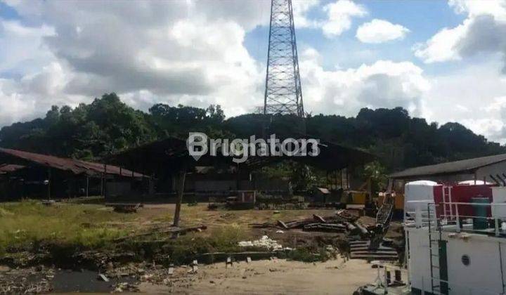 Di  Tanah Pinggir Sungai Mahakam. sangat cocok untuk sandaran kapal. Tanah ukuran besar 8,7 Hektar. 2