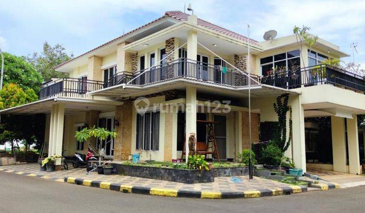 Rumah 2 Lantai Bagus Semi Furnished SHM di Grand Wisata, Bekasi 1