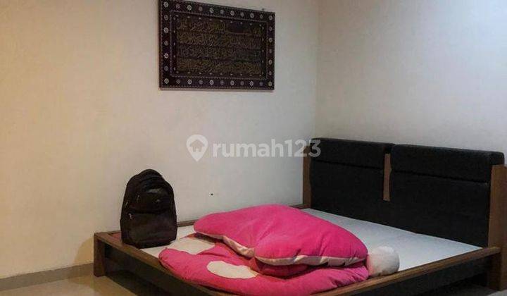 Rumah 2 Lantai Bagus Semi Furnished SHM di Grand Wisata, Bekasi 2