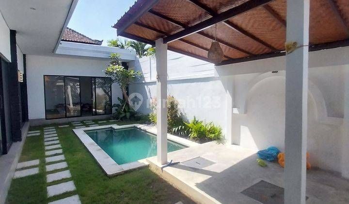 MINIMALIST AND STARTEGIC VILLA FOR RENT IN PERERENAN CANGGU 2