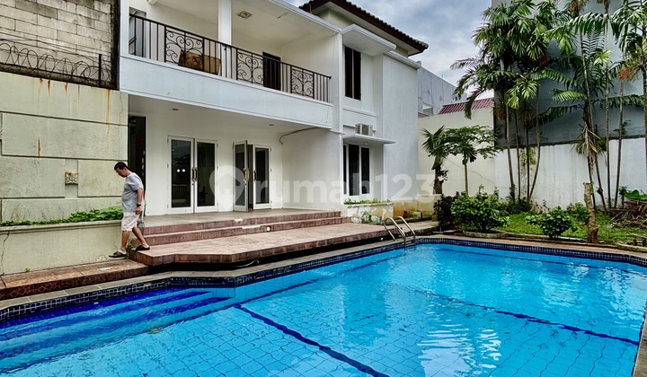 Rumah Siap Huni Semi Furnish bisa untuk Kantor di Kemang