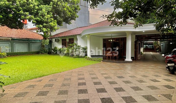Rumah Besar Furnished Parkir Luas Siap Huni Di Ampera 1