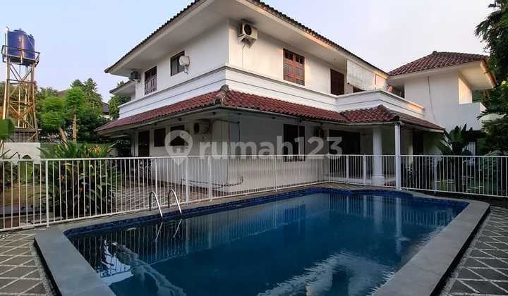 House in Ampera Compound, Large, Cheap, Ready to Live In, Private Pool
