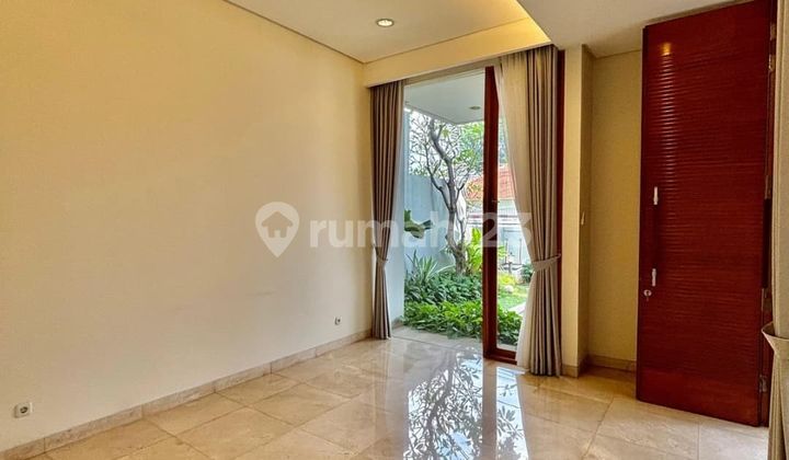 Luxury House with Complete Facilities Suitable for Expats in Kemang 2