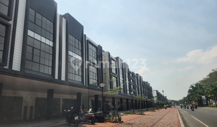 Sewa Ruko Maison De Wisteria di Metland Menteng Jakarta Timur. Siap Pakai, Area Komersial Ramai (007)