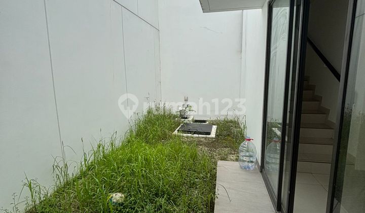 For Sale Luxury Hook House Maison De Wisteria Metland Menteng - Attic Type + Sky Balcony! (015) 2