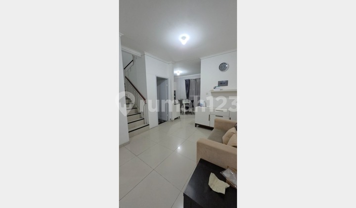 Sewa Rumah Metland Menteng Cakung - 2 Lantai Full Furnish, Depan Taman & Strategis! (029)