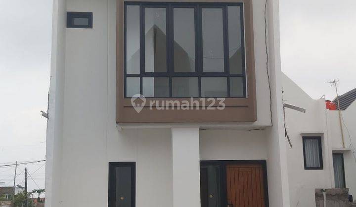 Rumah 2 lantai dekat universitas  1