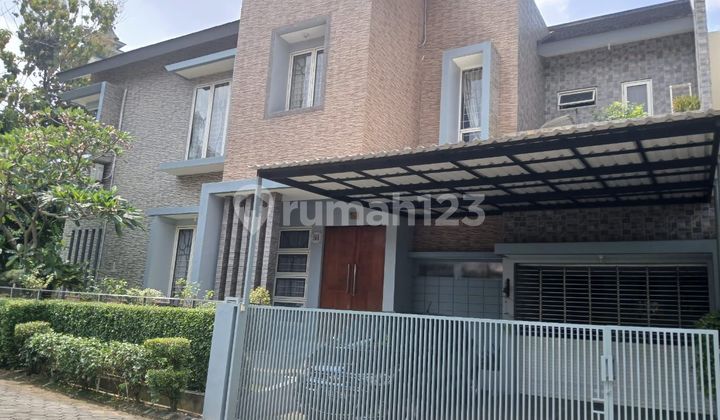 Rumah Asri dengan Taman yang Luas, Posisi Hoek di Jakarta Timur 2