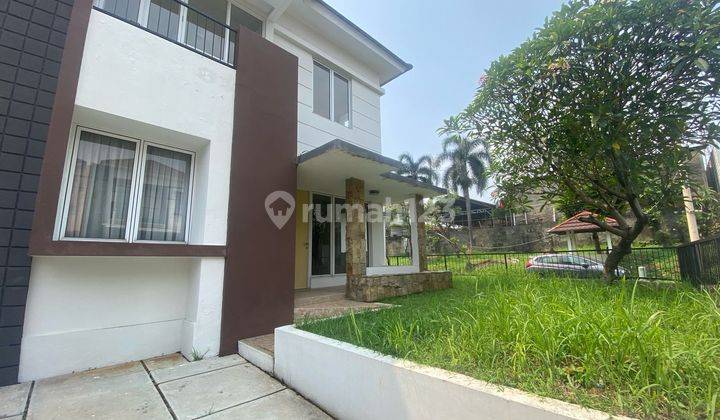 tampak depan rumah cantik posisi hoek di