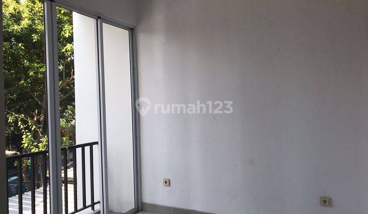 RUMAH 2 LANTAI SIAP HUNI DEPAN TAMAN DI CIBUBUR COUNTRY 2