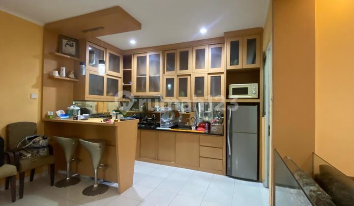 RUMAH HOEK HALAMAN LUAS SIAP HUNI DI KOTA WISATA CIBUBUR 2