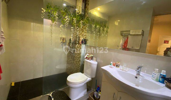 kamar mandi rumah asri posisi hoek di