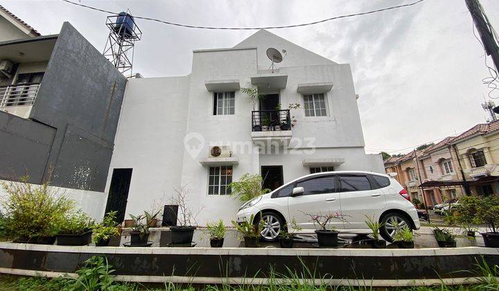 Rumah Cantik dan Nyaman, Posisi Hoek di Raffles Hills Cibubur 2